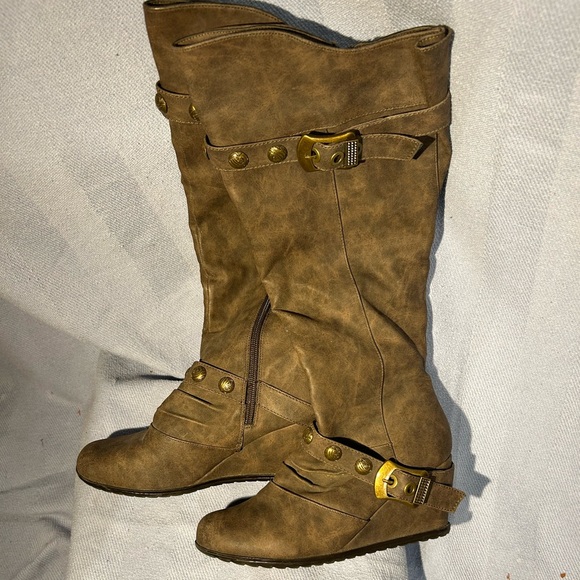 2 Lips Too Leather Boots with Adjustable Buckles - Picture 3 of 7